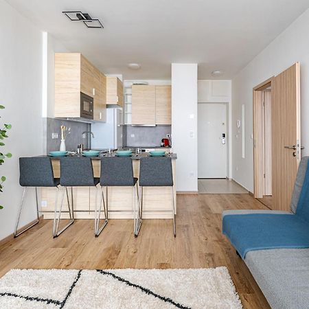 Westside Garden Apartments By Urbanrent Budapest Bagian luar foto