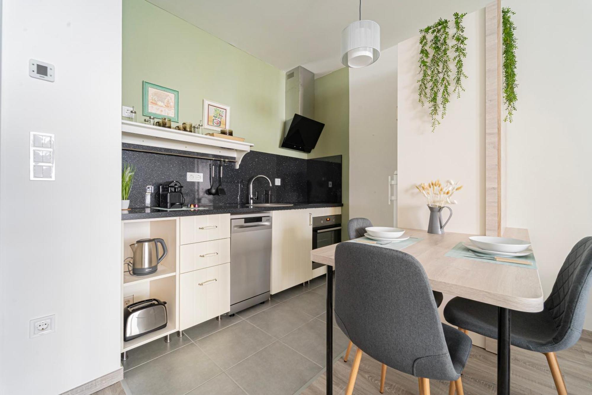 Westside Garden Apartments By Urbanrent Budapest Bagian luar foto