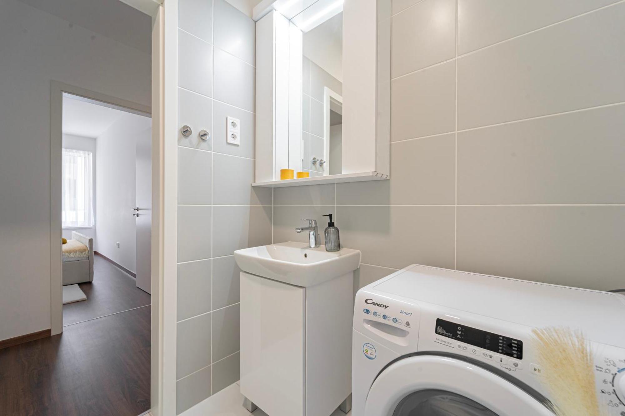 Westside Garden Apartments By Urbanrent Budapest Bagian luar foto