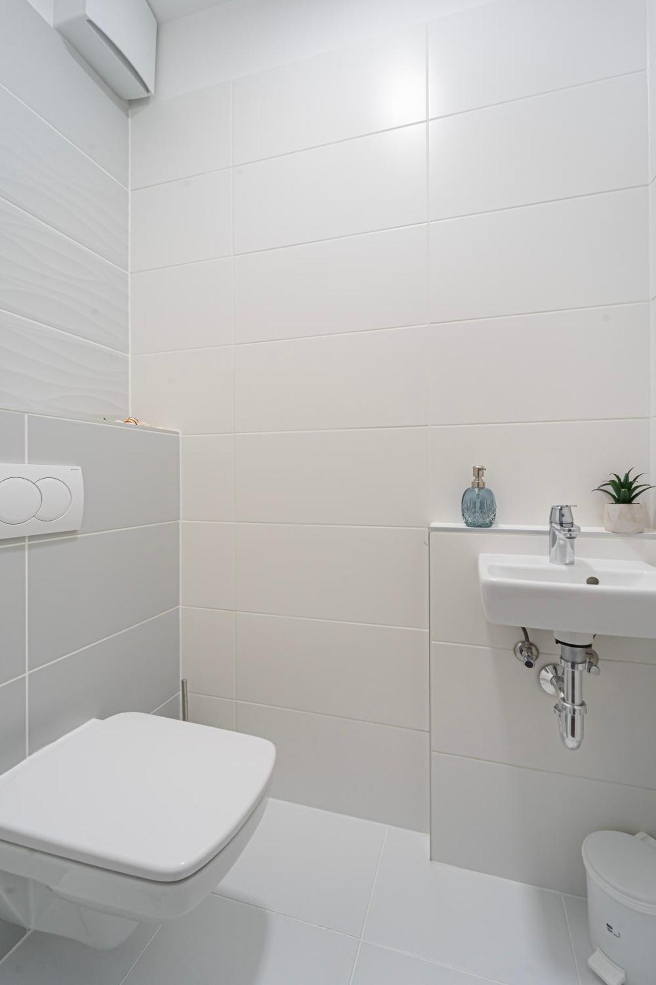 Westside Garden Apartments By Urbanrent Budapest Bagian luar foto